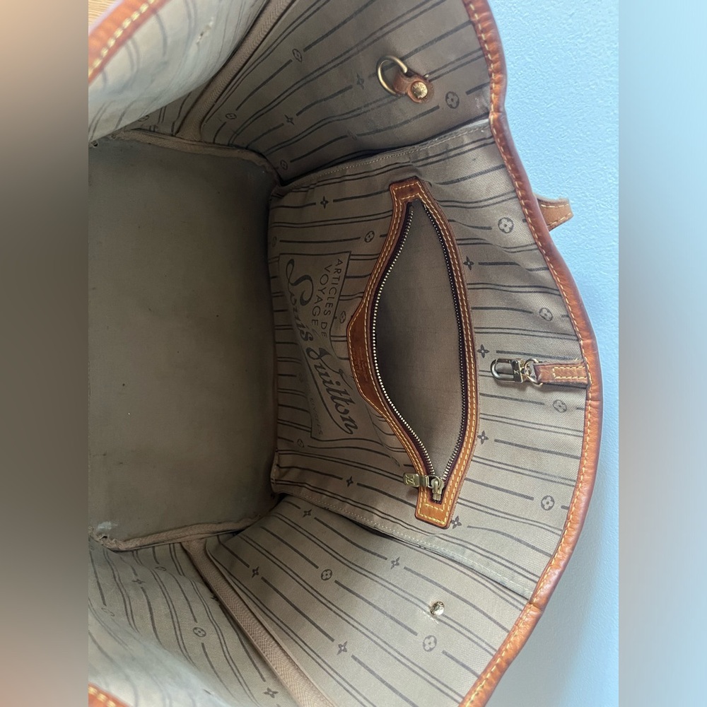 Louis Vuitton Neverfull MM tote - Picture 8 of 11